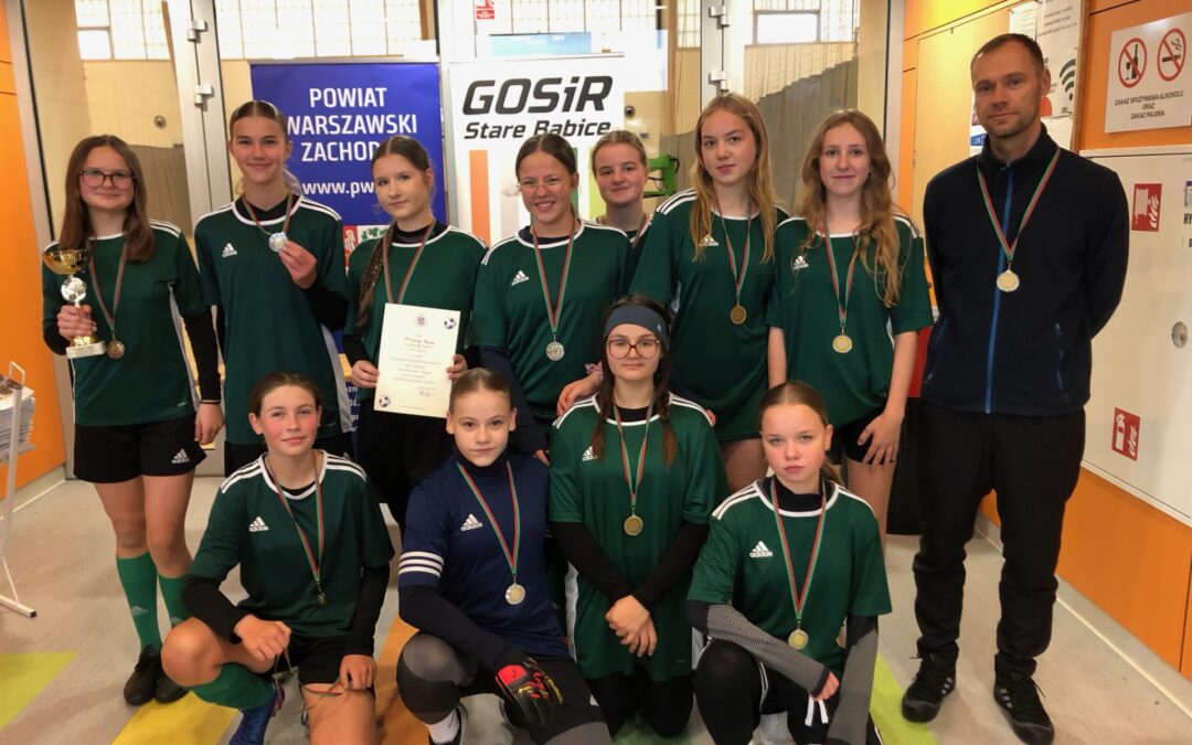 Powiatowe zawody w piłce nożnej dziewcząt – II miejsce dla naszej drużyny!