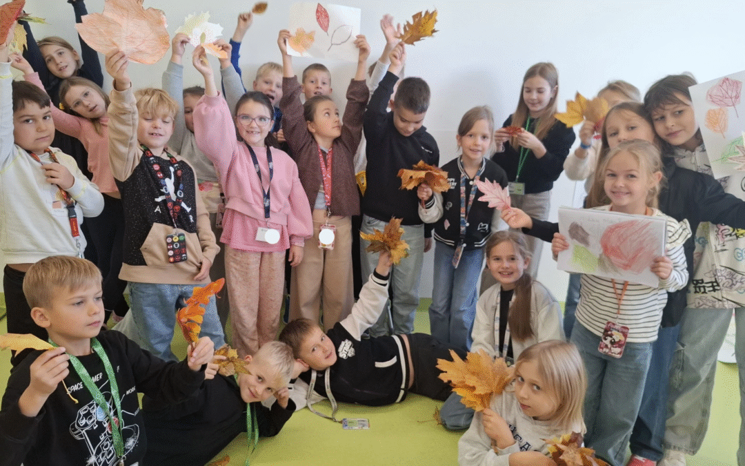 Play with English – Play in English – październik z językiem angielskim w klasach drugich i 1d