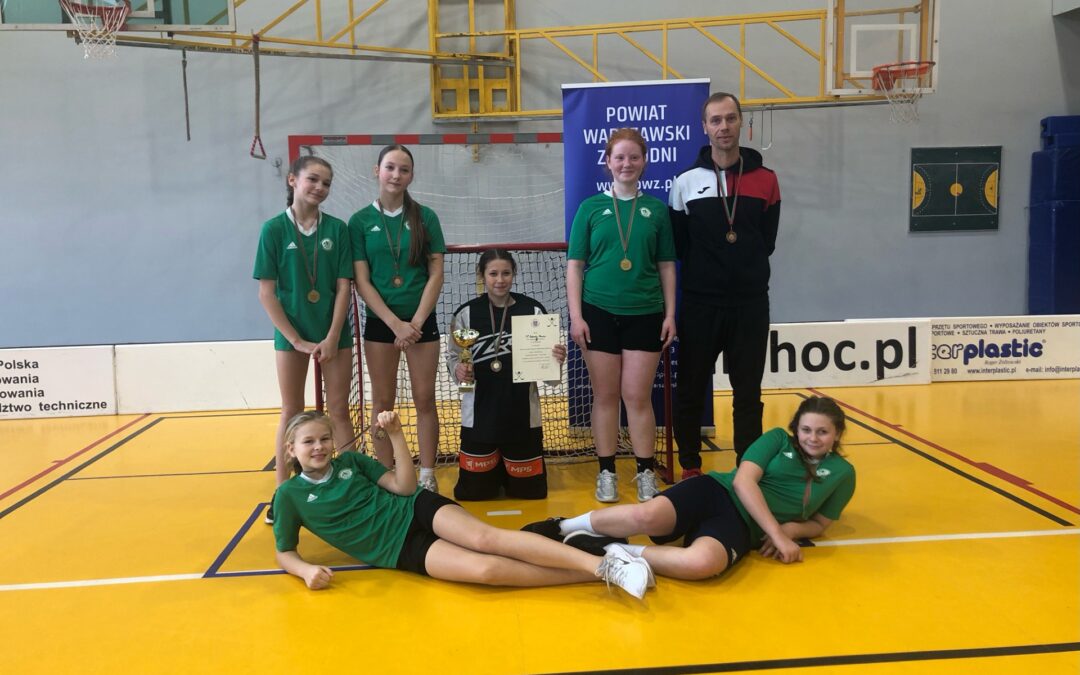 Powiatowe zawody w unihokeju dziewcząt – III miejsce dla naszej drużyny!